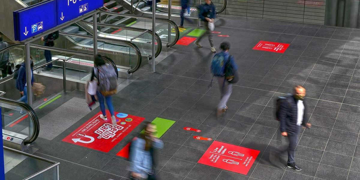 Berliner Hauptbahnhof Abstands-Bodenmarkierungen
