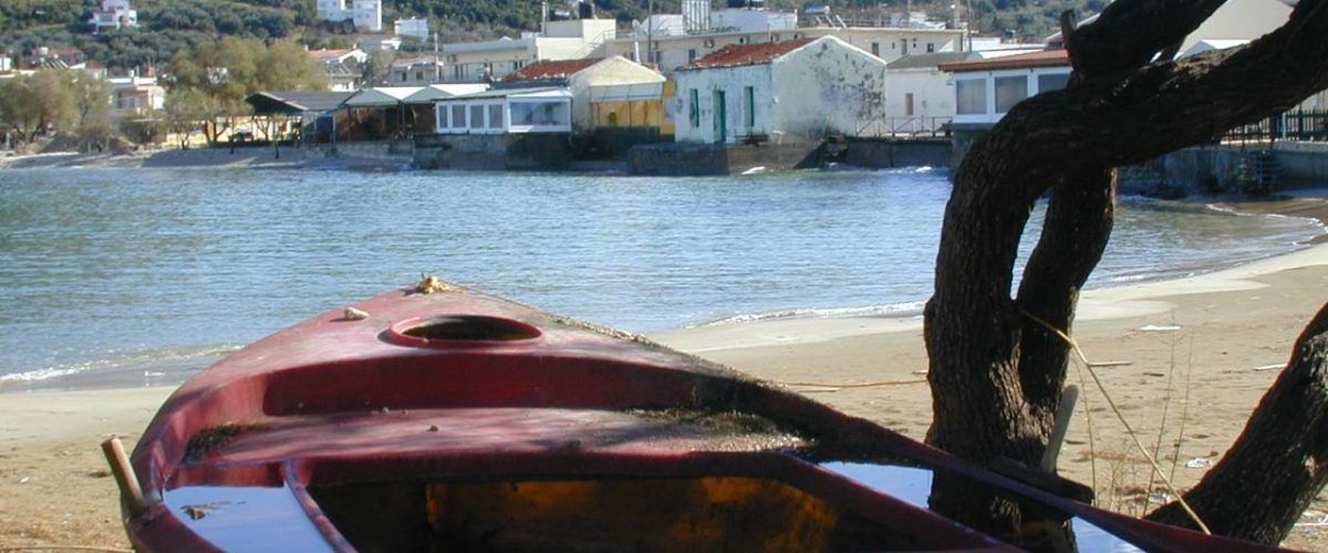 Boot am Strand von Almirida