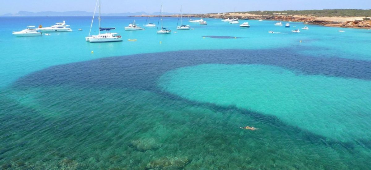 Boote vor Badebucht Formentera