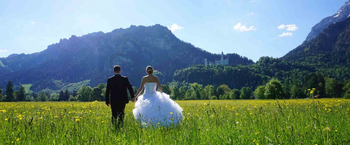 Brautpaar vor der Kulisse von Schloss Neuschwanstein