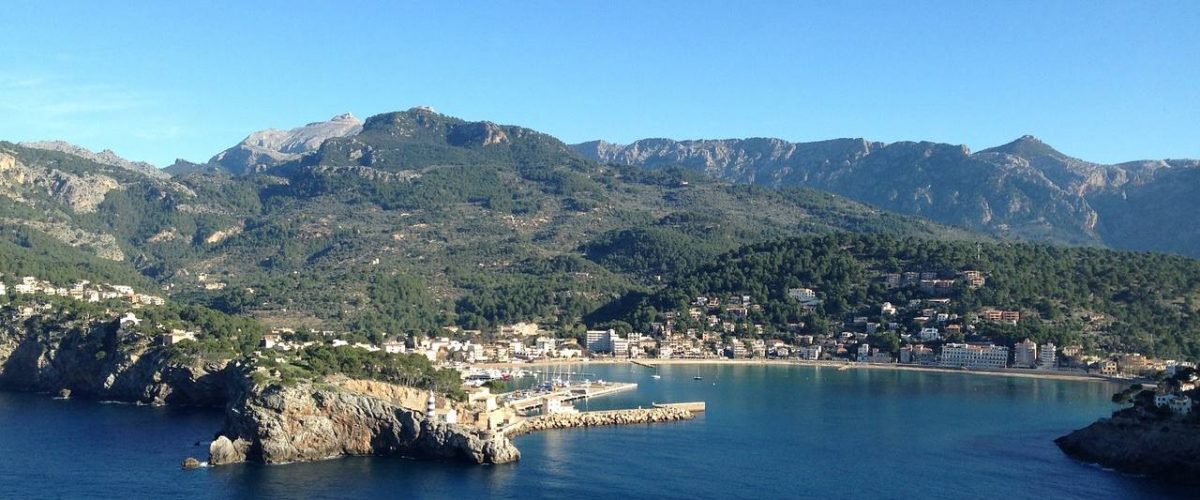 Bucht von Port de Sóller von der Meerseite