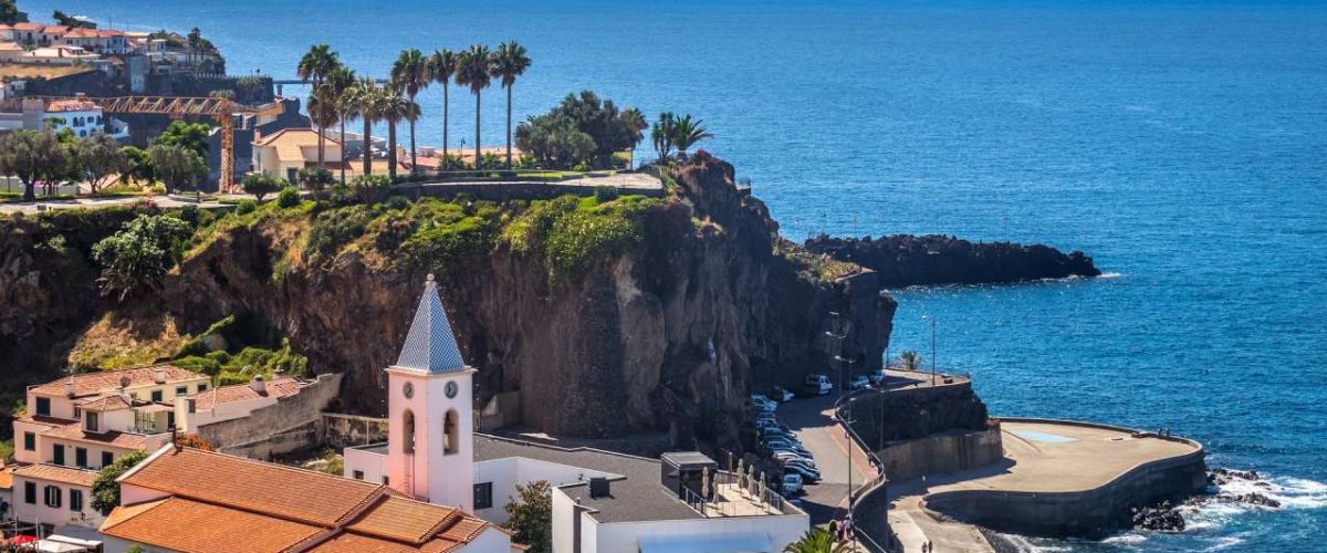 Camara de Lobos mit Strand und Promenade