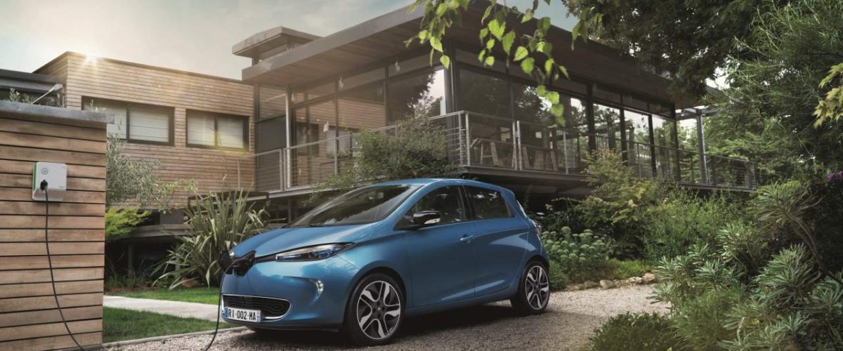 Elektroauto Renault ZOE wird aufgeladen