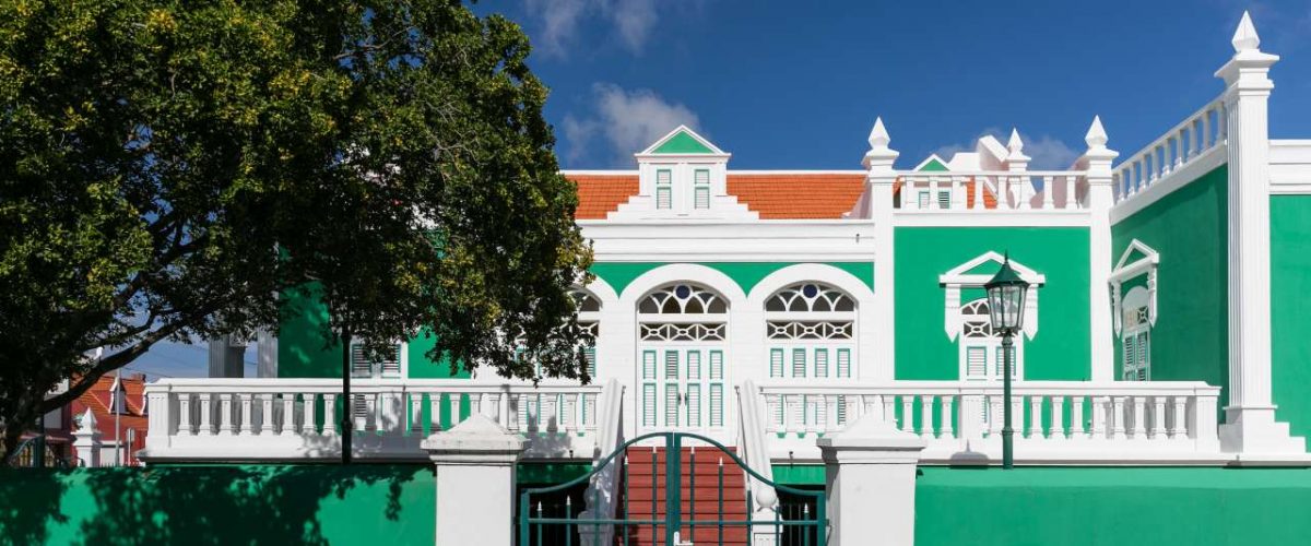 Farbenprächtiges Rathaus auf Aruba