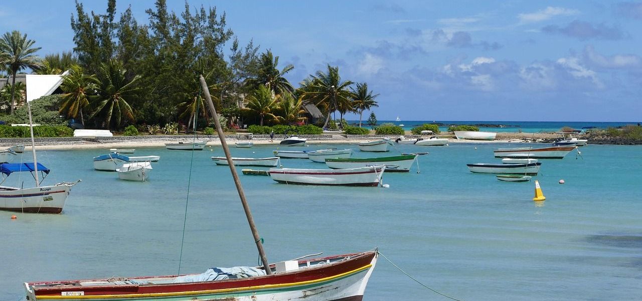 Fischerboote an der Nordküste von Mauritius