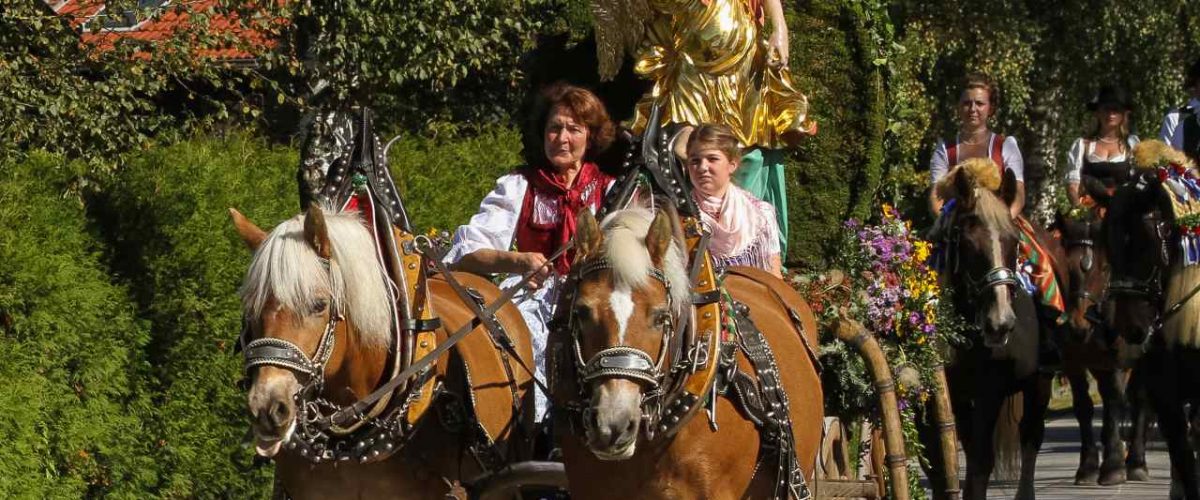 Geschmückter Pferdewagen Michaliritt Inzell