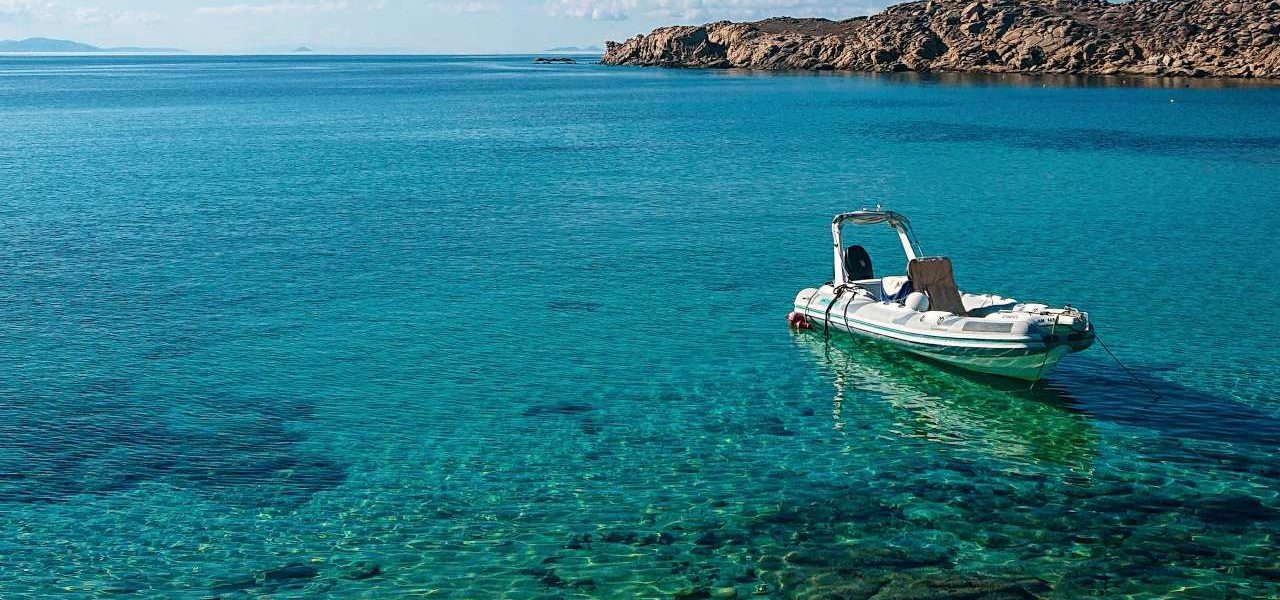Glasklares Wasser vor Mykonos