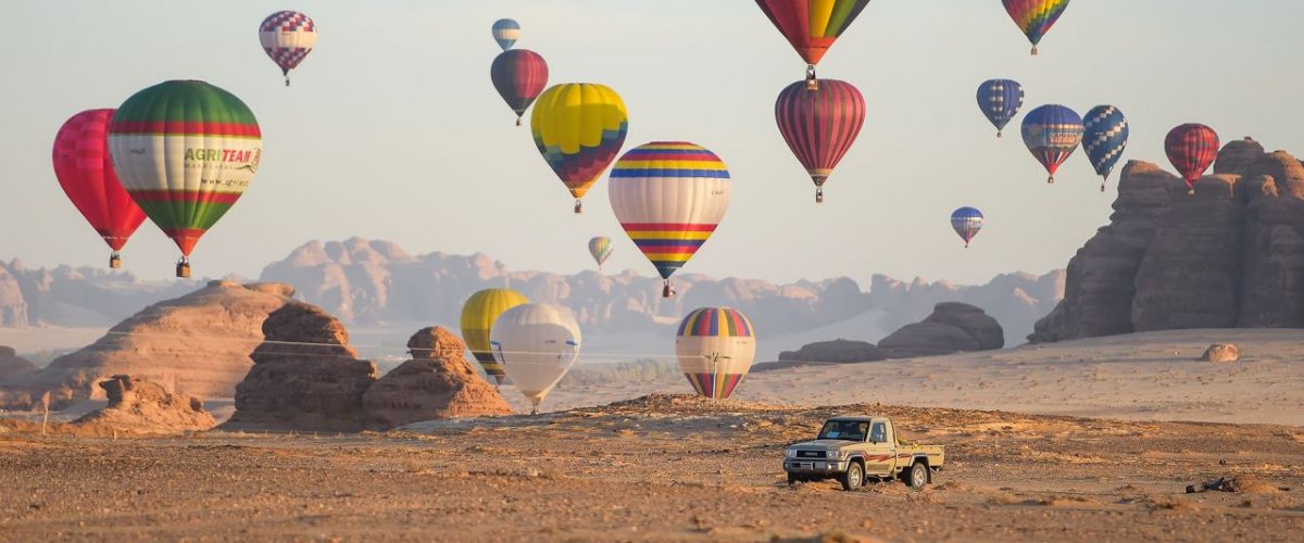 Heißluftballons über AlUla