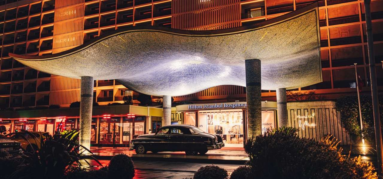 Hilton Istanbul Bosphorus Eingangsbereich bei Nacht