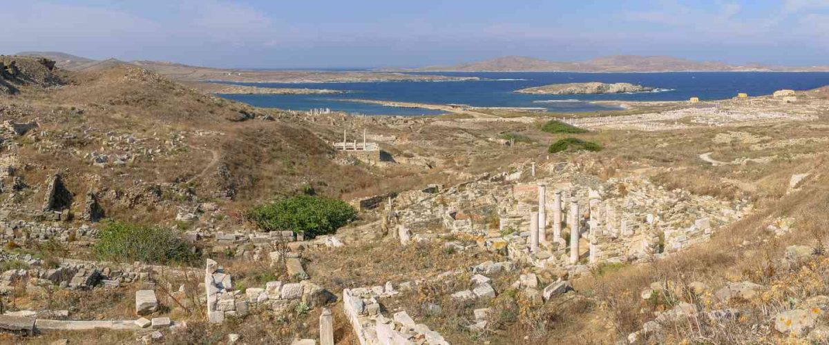 Insel Delos mit Ruinen der antiken Stadt Delos