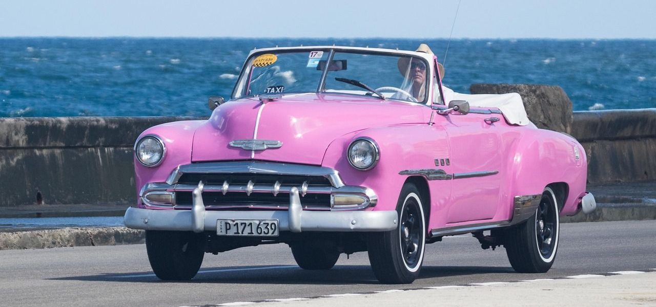 Kubanischer Oldtimer Küstenpromenade