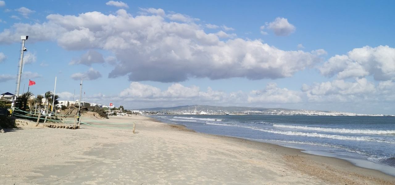 Menschenleerer Strand bei Yasmine Hammamet