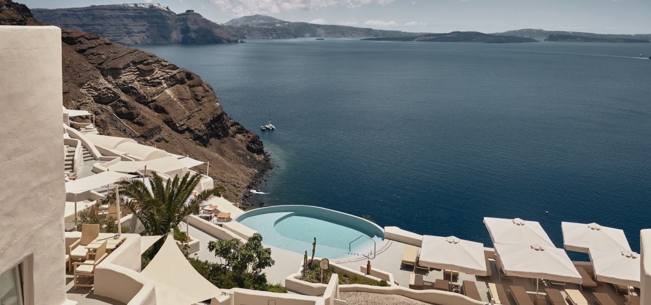 Mystique, a Luxury Collection Hotel, Santorini Pool Meerblick