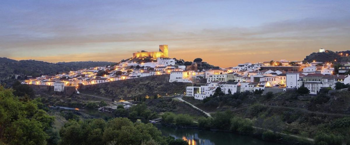 Mértola am Ufer des Flusses Guadiana im Alentejo