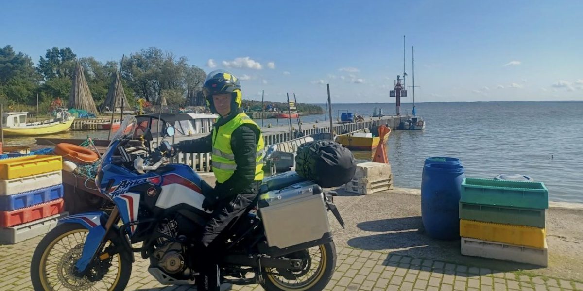 Oliver Erdmann Honda Africa Twin am Hafen von Morska Prystań