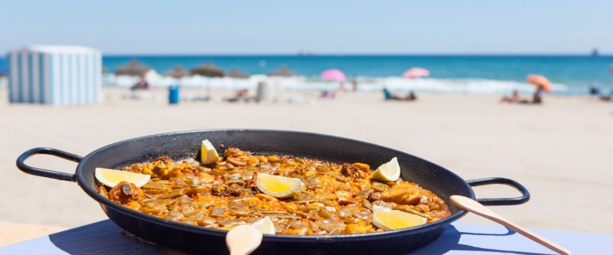 Paellapfanne am Strand von Valencia