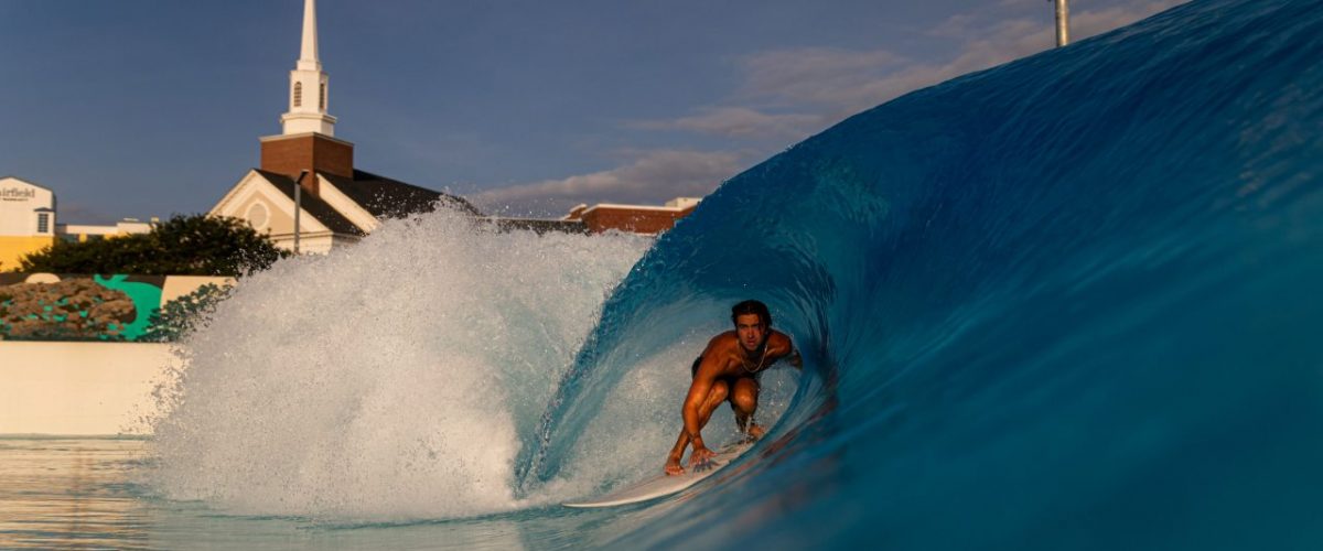 Perfekte Welle im Atlantic Park Surf
