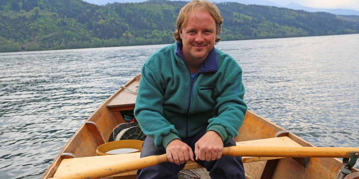 Peter Sichrowsky im Ruderboot auf dem Millstätter See