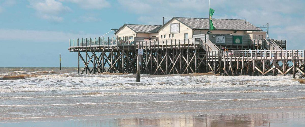 Pfahlbau in St. Peter-Ording Flut