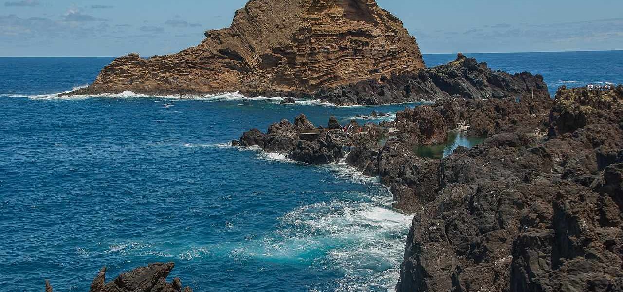 Porto Moniz Felsenküste mit Naturpool