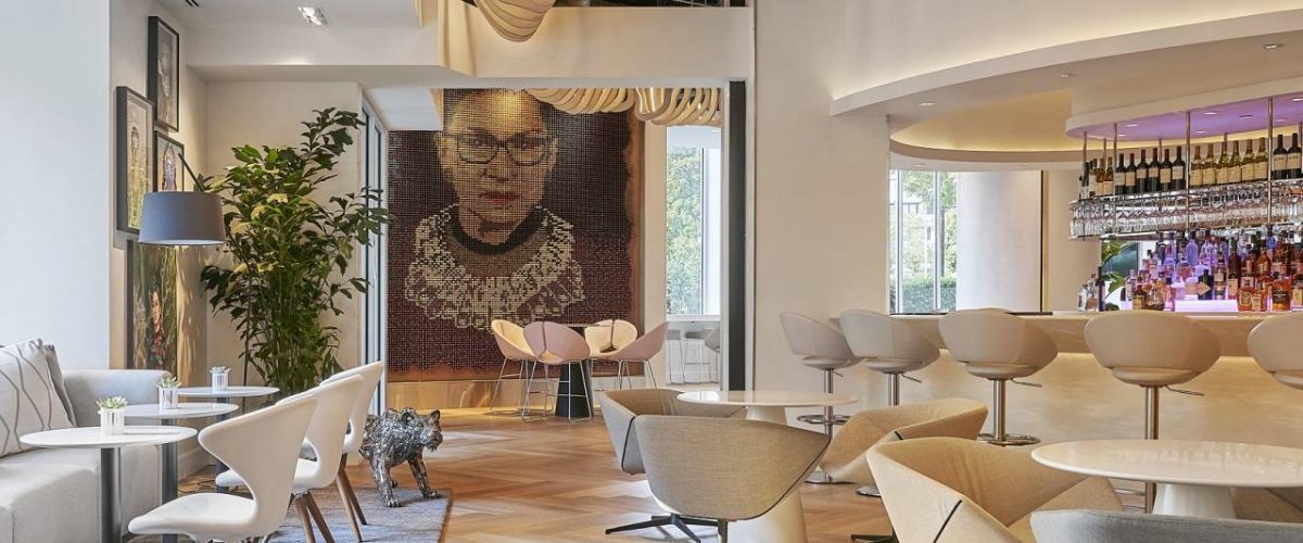 Portrait von Ruth Bader Ginsberg Hotel Zena