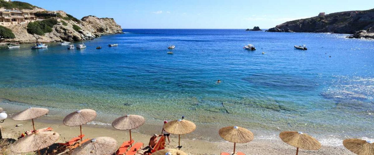 Strand und Bucht von Agia Pelagia