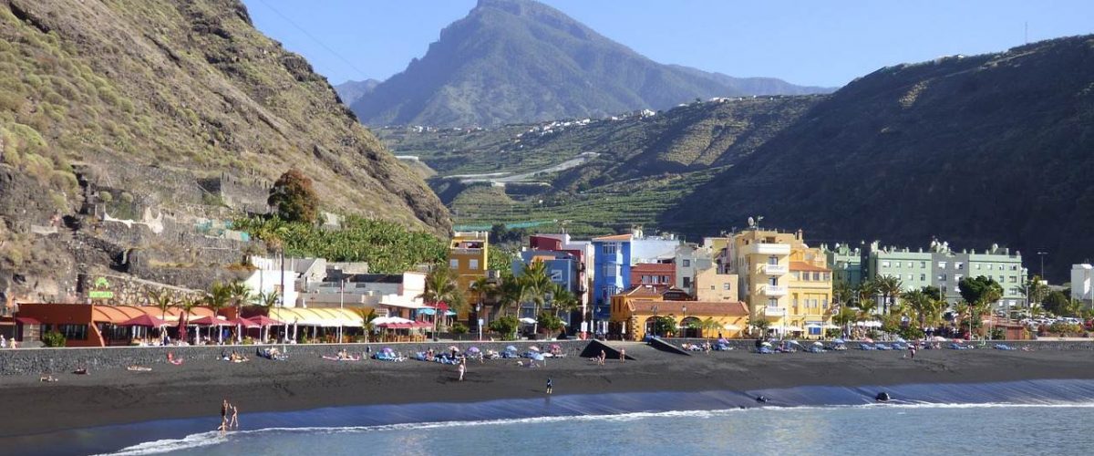 Strand und Promenade von Puerto Tazacorte auf La Palma