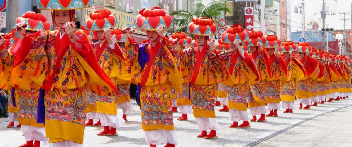 Traditioneller Umzug Uchinānchu-Festival