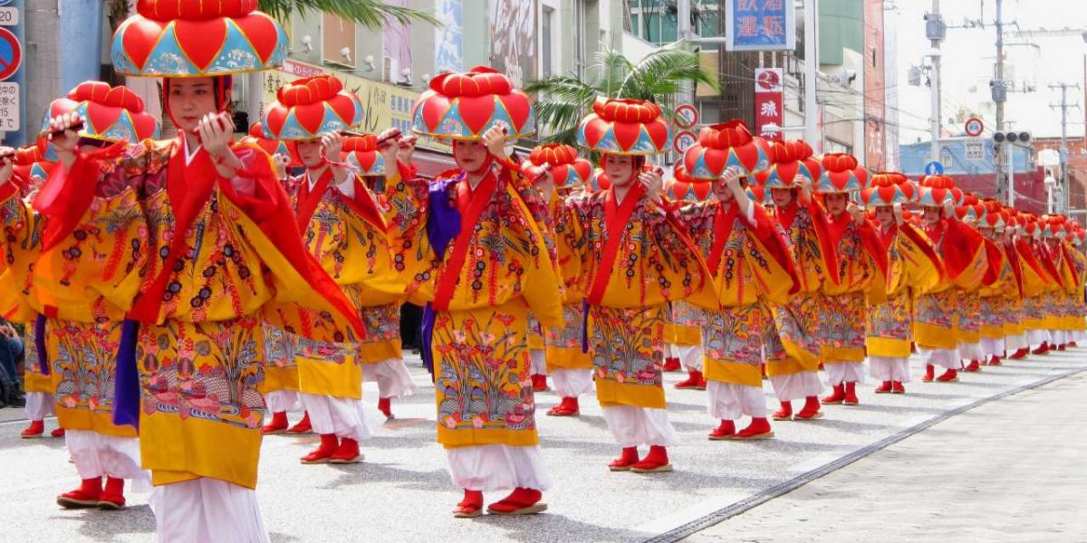 Traditioneller Umzug Uchinānchu-Festival