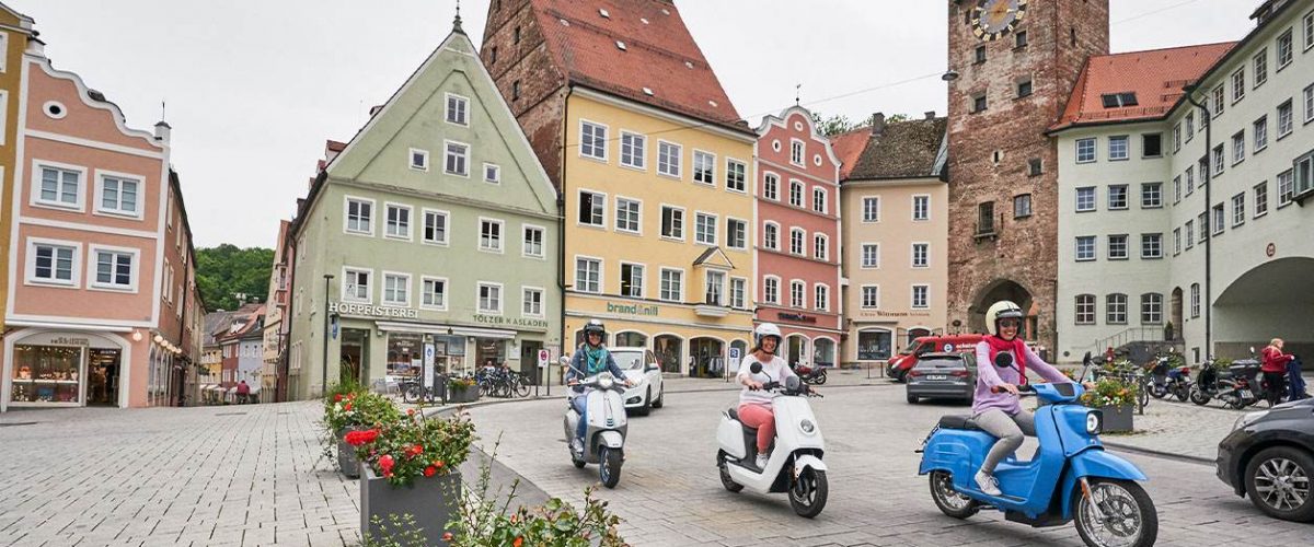 Vespa und Roller in der City